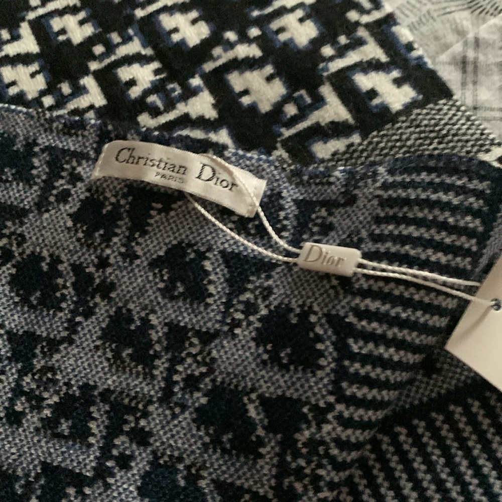Christian Dior Black and White Scarf - Picture 5 of 7